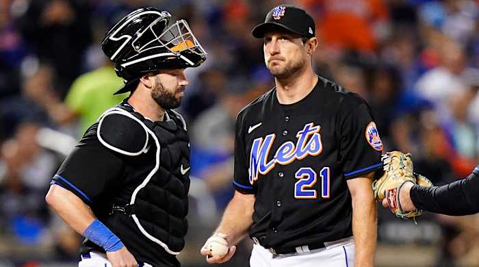 Mets starting pitcher Max Scherzer waits on the mound.